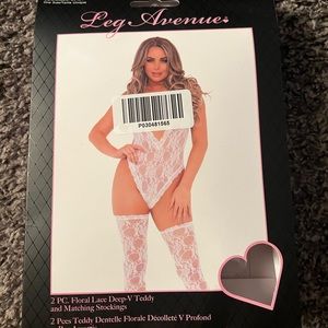 Leg Avenue 2 PC Floral Lace Deep-V Teddy and matching stockings ONE Size NW